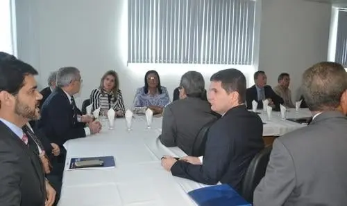 Ivana Bastos participa de debate para implementação de policlínicas no interior 