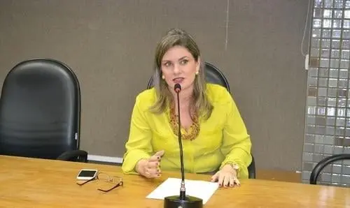 Deputada aguarda que Pavotec pague trabalhadores da Fiol em Guanambi