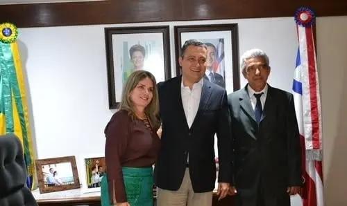 Obras para Carinhanha são pauta em reunião entre deputada, prefeito e governador