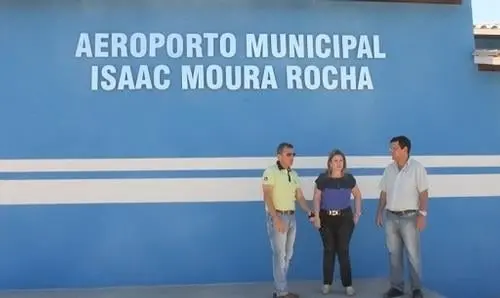 Deputada Ivana Bastos e prefeito de Guanambi visitam obras do aeroporto
