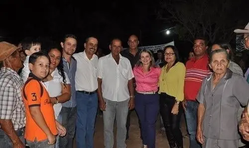 Moradores de Palmas de Monte Alto festejam chegada de energia elétrica