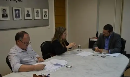  Ivana Bastos verifica obras do SAC de Guanambi e solicita demandas na SAEB