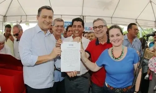 Ivana Bastos acompanha governador em ato para construção de unidades escolares 