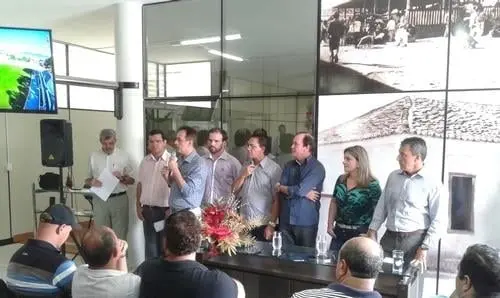 Assinada ordem de serviço para reforma do Estádio Municipal de Guanambi