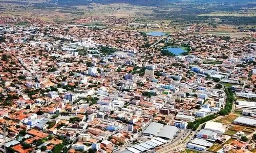 Deputada homenageia Guanambi pelo 1º lugar no índice de desenvolvimento da Bahia