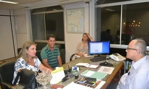 Deputada e prefeito de Lagoa Real participam de audiências em Salvador
