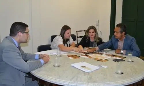 Ivana Bastos e presidente da Câmara de Caetité se reúnem com diretor do IPAC
