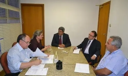 Ivana Bastos busca melhorias para comunidades rurais junto a CAR