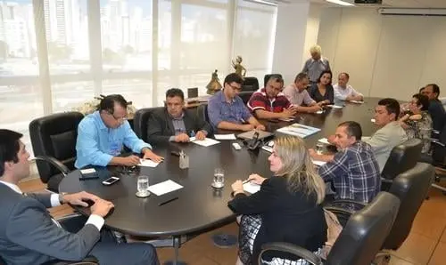 Ivana Bastos e comitiva de Morro do Chapéu se reúnem com diretor da Desenbahia