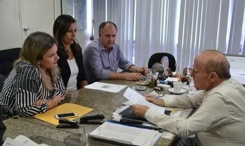 Ivana Bastos acompanha pedidos de energia na SUPEC