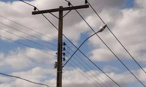 Obras de energia seguem em andamento em comunidades rurais de Matina 