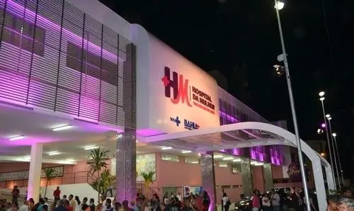 Ivana Bastos se emociona durante inauguração do Hospital da Mulher em Salvador