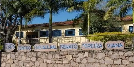 Ivana Bastos e Vanessa Senna cobram melhorias para colégio de Lençóis