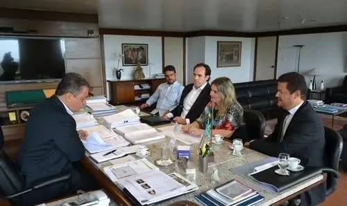 Ivana defende construção de fábrica que poderá gerar 2 mil empregos em Lajedinho
