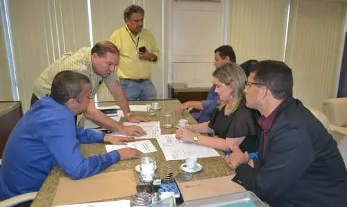 Em audiência na Sedur, deputada apresenta pedidos de moradias populares