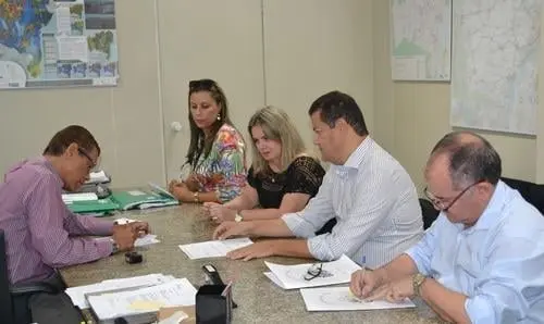 Ivana Bastos e prefeito solicitam obras de energia elétrica para Lajedinho