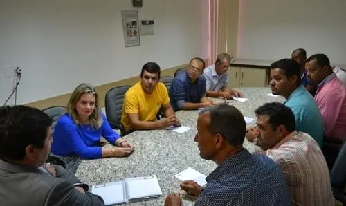 Deputada e comitiva de Iraquara reivindica melhorias na Embasa