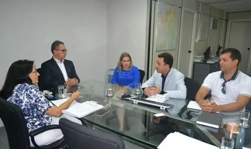 Ivana Bastos e prefeito de Igaporã se reúnem com secretário de Meio Ambiente