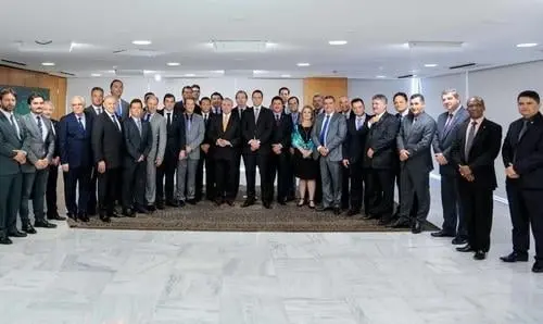 Comissão da Unale entrega documento sobre reforma política ao presidente Temer