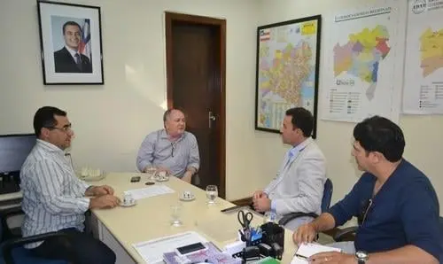 Igaporã: soluções para implantação de matadouro municipal são debatidas na ADAB