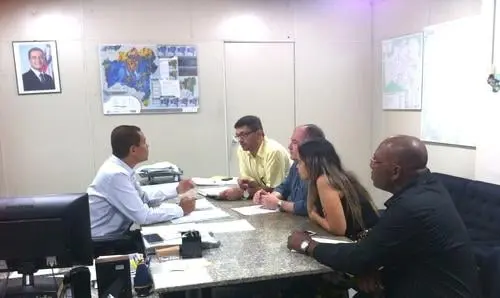 Prefeito de Iuiu acompanha andamento de obras de energia na Supec