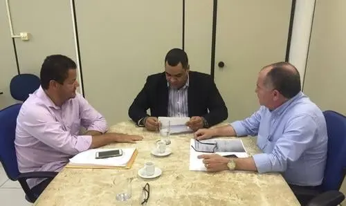 Prefeito de Lajedinho busca regularização de terras do município