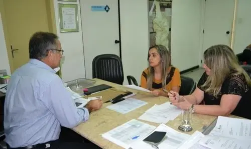 Lençóis: Deputada e Vanessa Senna reivindicam acesso à água ao diretor da CERB