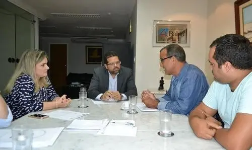 Deputada e prefeito de Iraquara tratam de demandas do município na Saeb