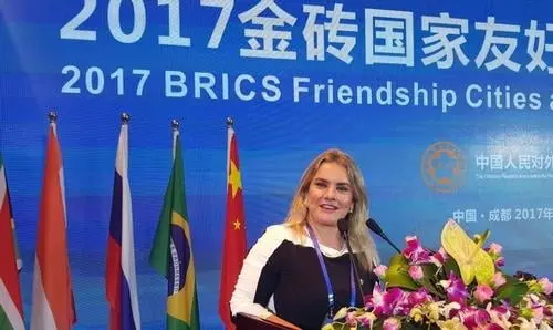 Força da mulher baiana: deputada discursa pelo Brasil na IX Conferência do BRICS