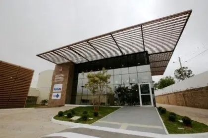 Ivana Bastos comemora inauguração do Hospital da Chapada