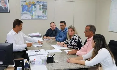 Ivana e Vanessa cobram início de obras de energia para comunidades de Lençóis