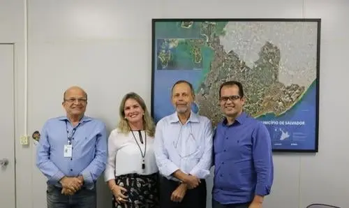 Ivana Bastos e Vanderlei Cardoso buscam obras de pavimentação na Conder 