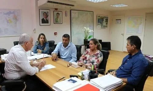 Ivana Bastos garante conclusão de obras de pavimentação da estrada do Capão