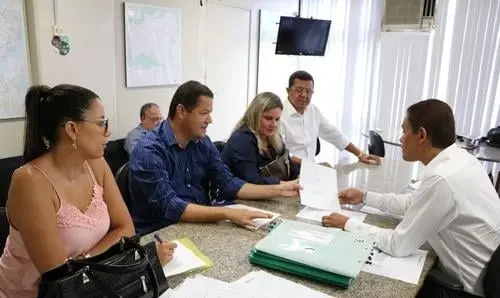 Deputada e prefeito reivindicam obras de energia para Lajedinho