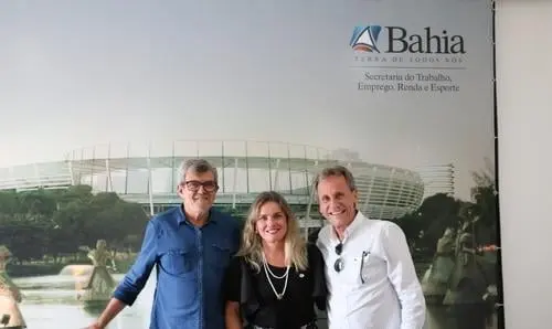 Deputada e prefeito de Dom Basílio reivindicam melhorias em campo de futebol