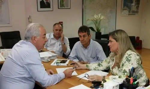 Ivana Bastos solicita pavimentação da estrada do Angico, em Carinhanha
