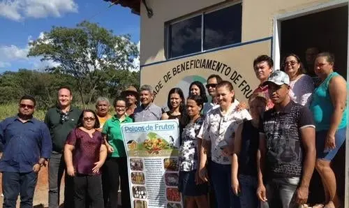 Após pedido de Ivana, secretário visita comunidade rural de Urandi