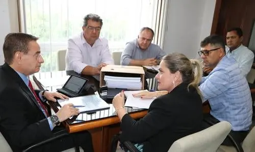 Ivana busca na SIHS recursos para obras da adutora do Poço do Magro
