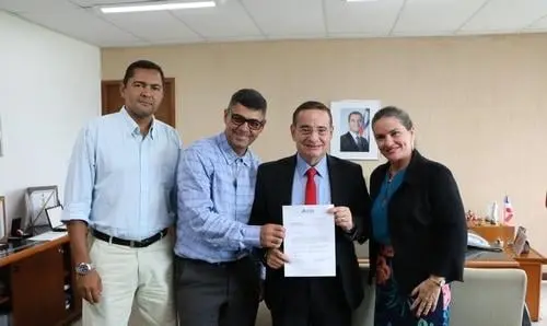 Ivana e Homero Castro solicitam cessão de uso de sistema de água em Morrinhos 