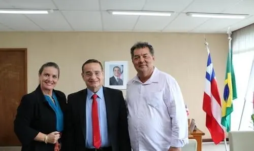 Ivana acompanha licitação de adutora e solicita carros-pipa para Rio do Antônio