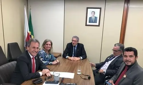 Ivana busca melhorias para as estradas de Dom Basílio em Brasília