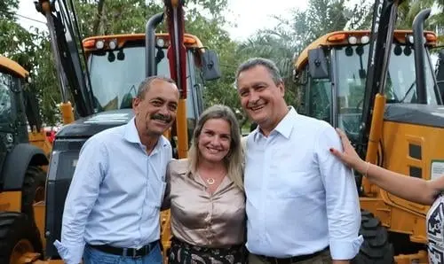 Palmas de Monte Alto recebe ônibus escolar, ambulância e equipamentos de saúde