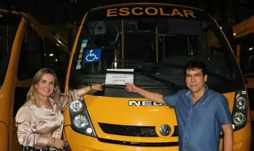 Educação de Riacho de Santana ganha reforço com entrega de ônibus escolar