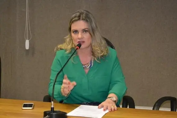 Lei de Ivana Bastos prevê incentivo a geração de energia solar no estado