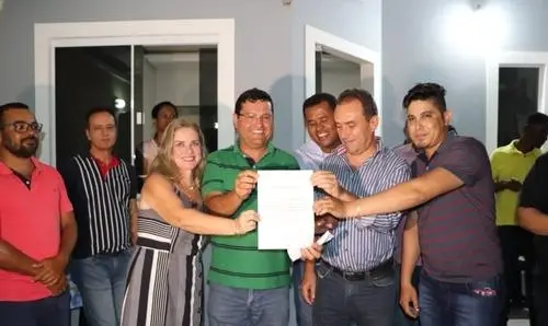 Ivana comemora com população de Guanambi a entrega de obras estruturantes