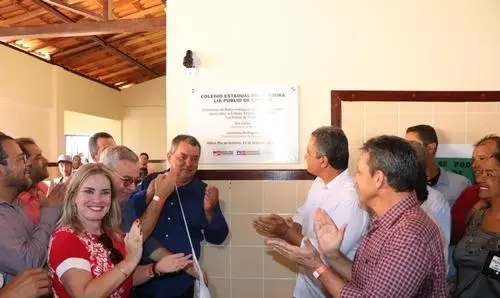 Ao lado do governador, Ivana participa de entrega de escola em Rio do Antônio