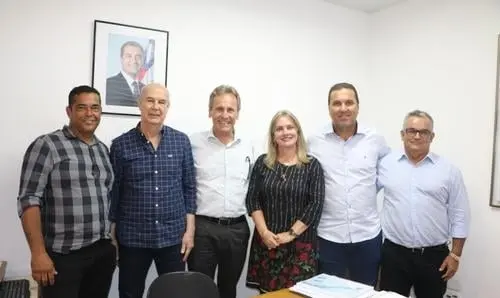 Ivana e lideranças solicitam na Cerb abastecimento de água para Dom Basílio