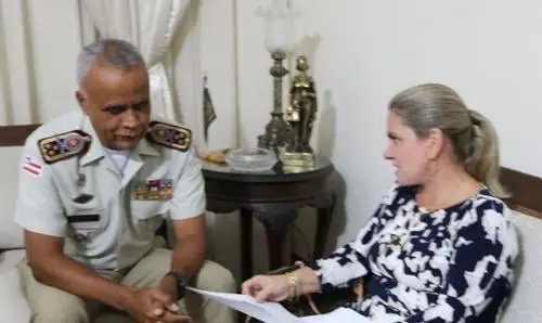 Ivana Bastos reitera pedido para implantação de Colégio Militar em Guanambi