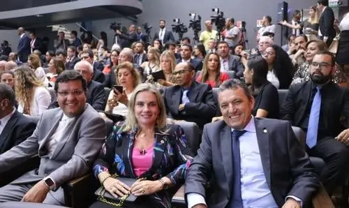 Ivana Bastos prestigia posse do novo presidente do TRE