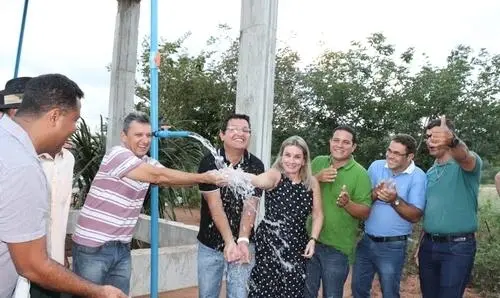 Ivana Bastos comemora ampliação de oferta de água em Guanambi 